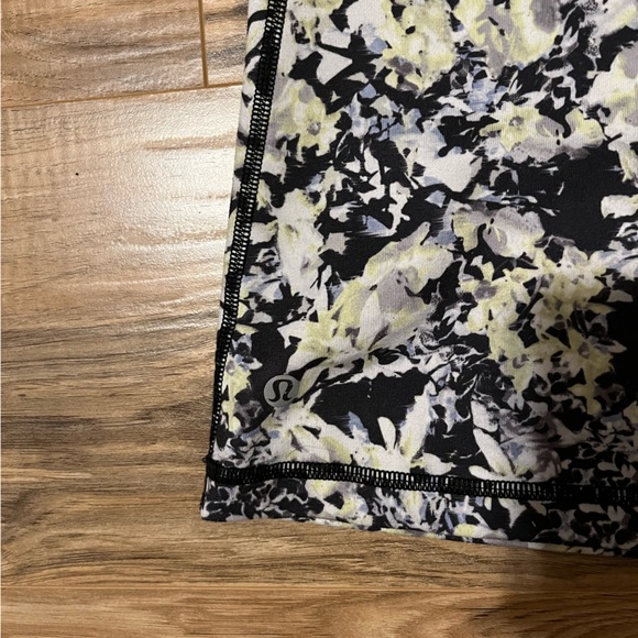 Lululemon Inspiration Tank II - Size 6, EUC - Picture 6 of 6